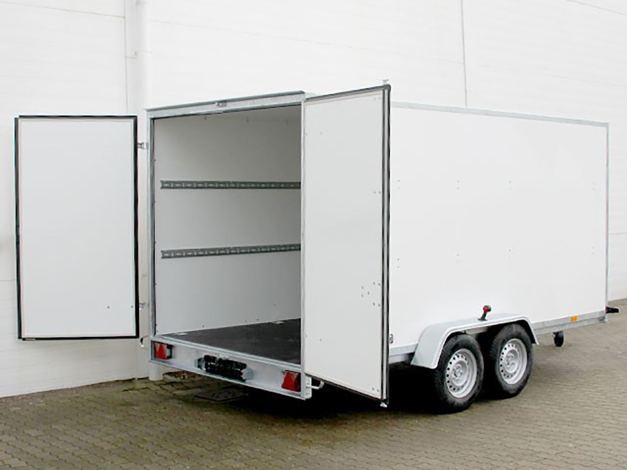 Blyss Kofferanhänger 200 x 400 cm Höhe 190 cm 2,7t, 100 km/h, SW