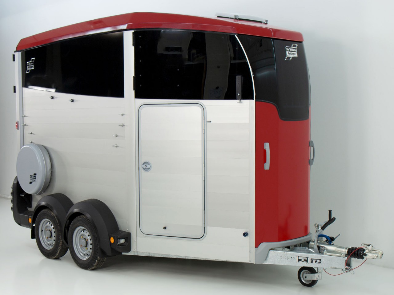Ifor Williams Pferdeanhänger HBX 506, Sattelkammer, Neues Modell, rot