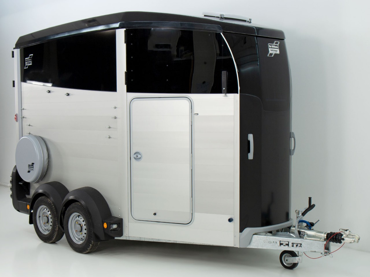 Ifor Williams Pferdeanhänger HBX 506, Sattelkammer, Neues Modell, schwarz