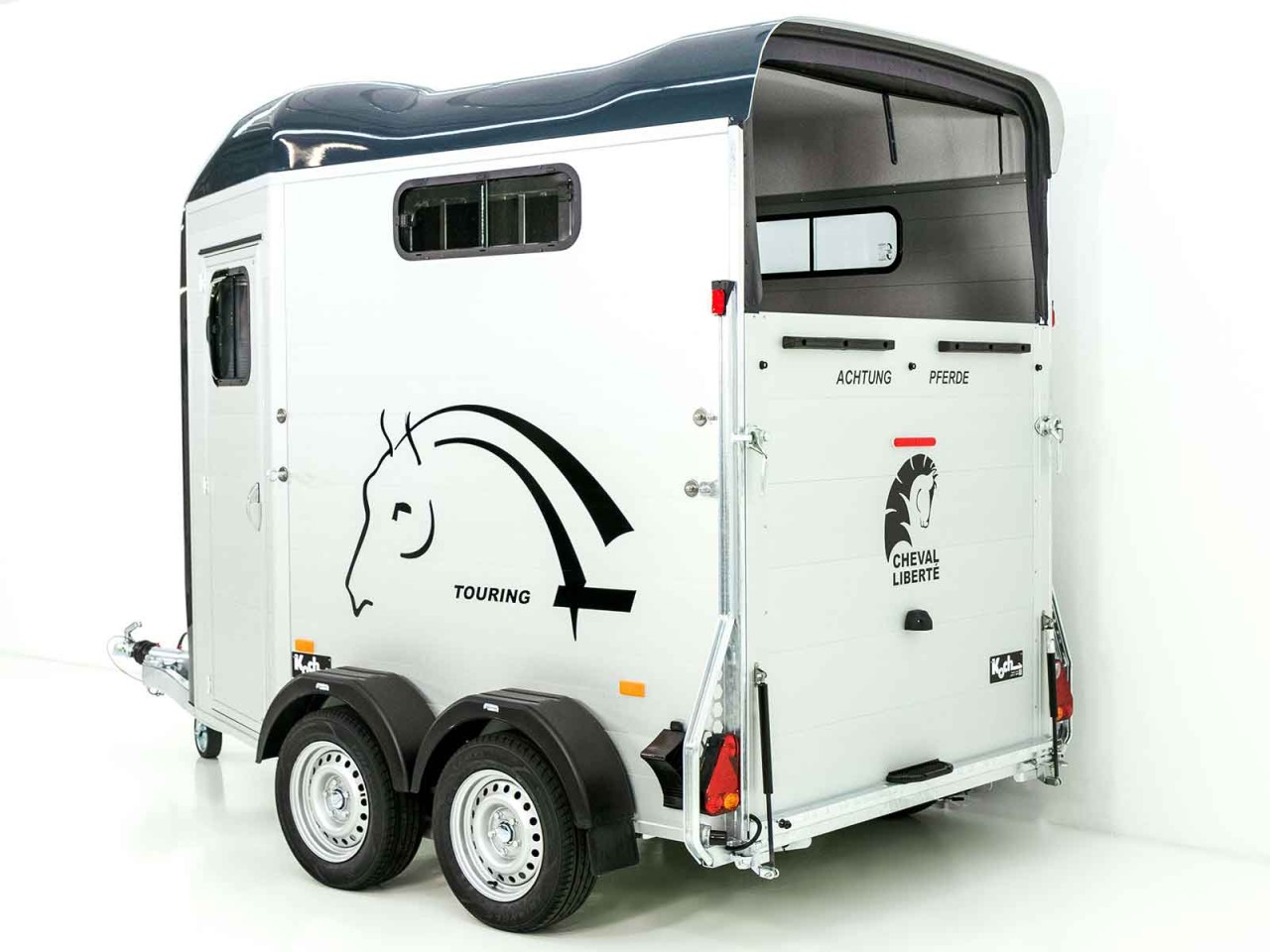 Cheval Liberte Pferdeanhänger Touring Jumping, Pullman-Fahrwerk, Sattelkammer, schwarz