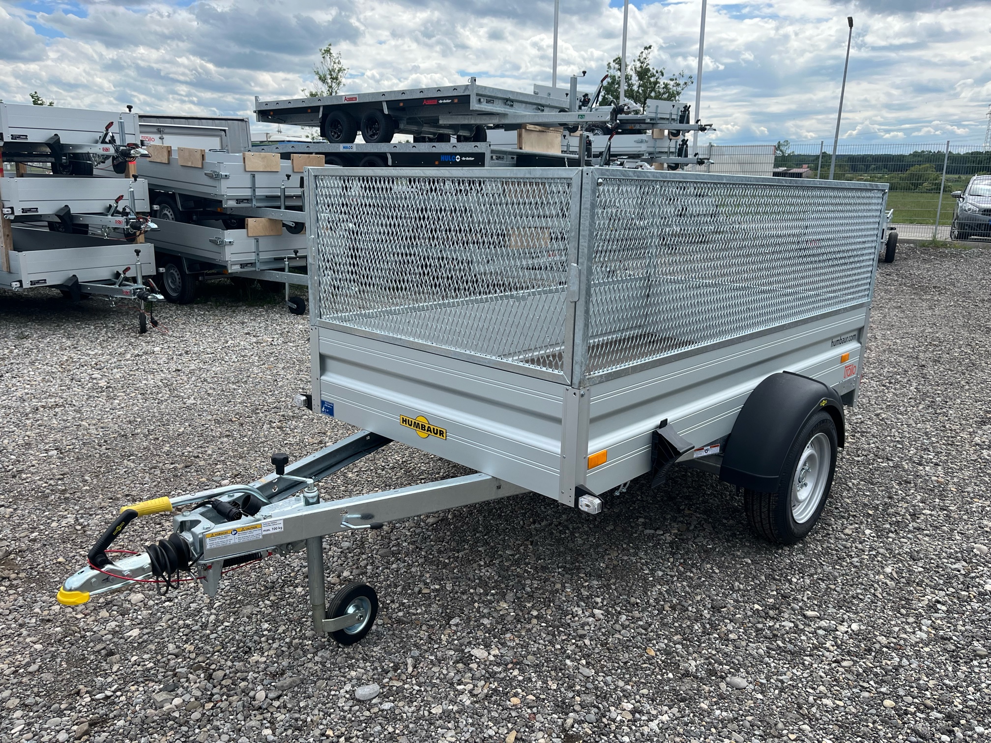 Humbaur PKW-Anhänger Tieflader HA 132513 FS, 1300 kg Ladefläche 2,51 x 1,31 m mit Gitteraufsatz Humbaur